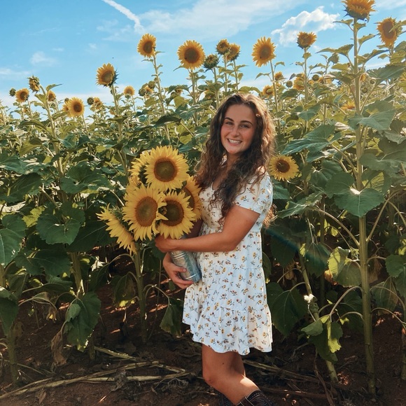 Meet your Posher, Bree - Picture 2 of 2